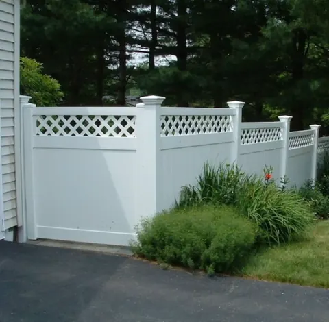 White vinyl lattice-top fence