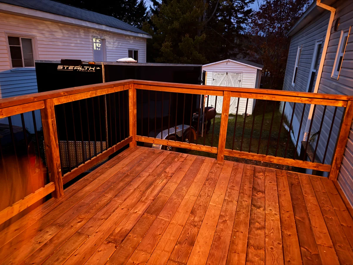 Deck railing with wood and black balusters